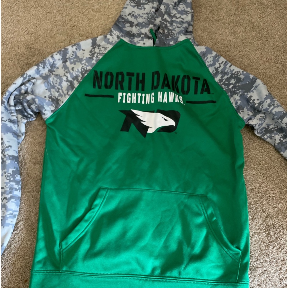 UND fighting hawks sweatshirt